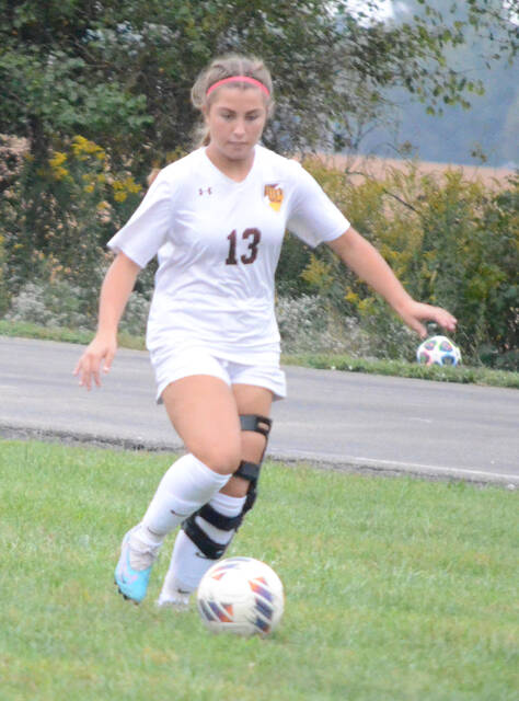 Western Browns Shayla Bailey sets up to launch a shot in the Lady Broncos Oct. 5 win at Eastern. Photo by Wade Linville
